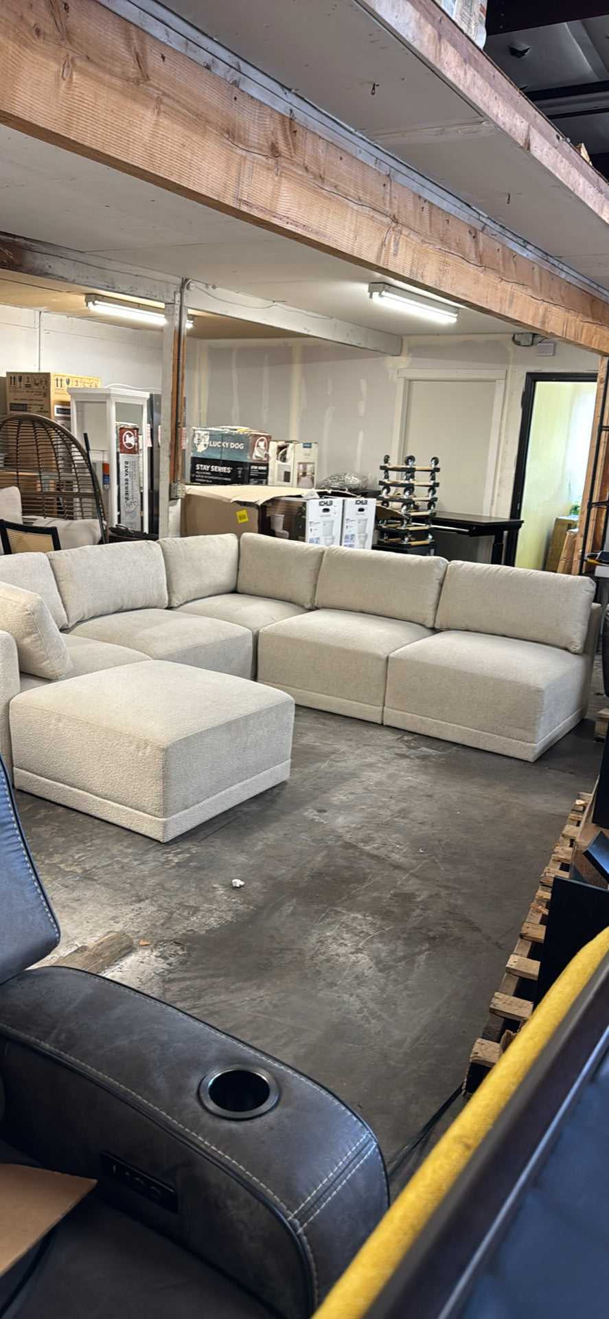Thomasville Fallon Modular Sectional 6-piece Cream with Ottoman